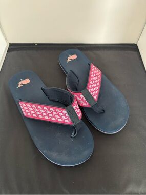 Vineyard Vines women's thong flip-flops navy & pink whale logo strap Size 8